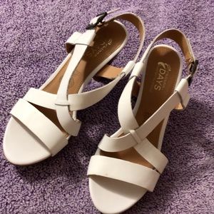 White low heels really cutee!!